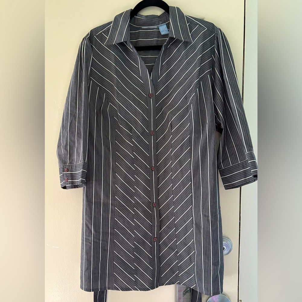 EUC Liz & Me Striped Gray Button Down Women's Top.